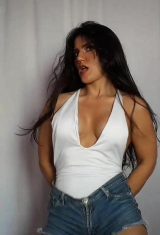 Violetta Ortiz (@violettasoyyo) #cleavage  #top  #white top  #booty shaking  #shorts  #jeans shorts 