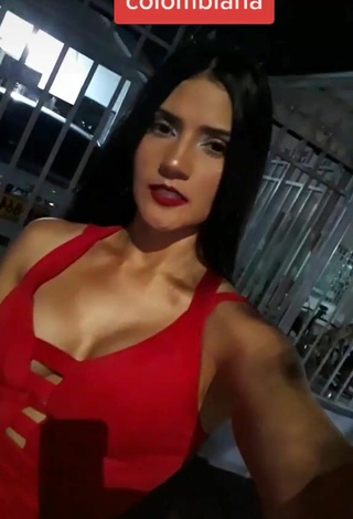 Violetta Ortiz (@violettasoyyo) #red lips  #cleavage 