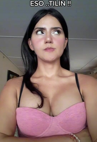 Violetta Ortiz (@violettasoyyo) #cleavage  #big boobs  #bouncing boobs  «sigueme en insta: violettasoyyo...»