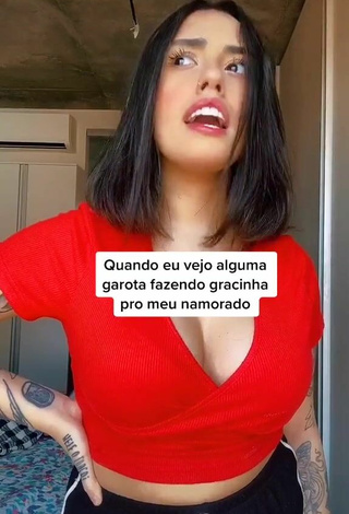 Vitoria Marcilio (@vitoriamarcilioo) #cleavage  #crop top  #red crop top  #tattooed body  «prazer eu sou assim #fy #fyp»