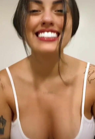 Vitoria Marcilio (@vitoriamarcilioo) #cleavage  #tattooed body  #big boobs  #crop top  #bouncing boobs  «tinha dado uma sumida dps d...»