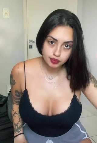 Vitoria Marcilio (@vitoriamarcilioo) #tattooed body  #cleavage  #top  #black top  #big boobs  «#trenddoterno»