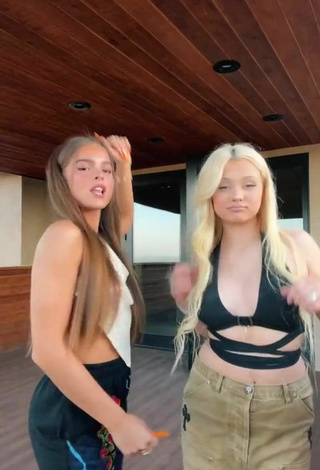 Alabama Barker (@alabamabarker) #sexy  #bra  #black bra  #cleavage  #bouncing boobs  «#fyp»