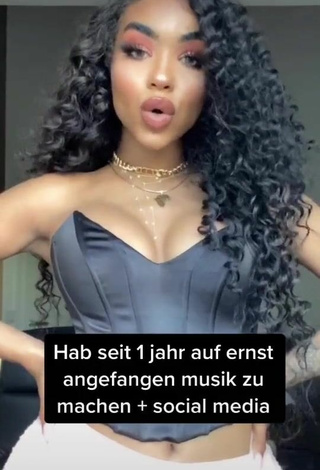 Alicia Awa (@aliciaawa) #corset  #cleavage  #tattooed body  #black corset  «vertraue nur deiner Familie und...»