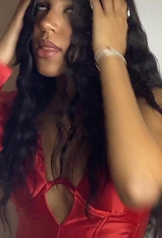 Alisha Kone (@alishhaa) #cleavage  «это я так звук сохраняю»