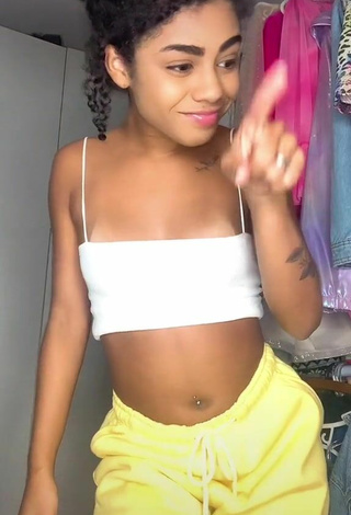 Angel Oficial (@angeloficial_) #crop top  #white crop top  #tattooed body  #belly button piercing  #pants  #yellow pants  #booty dancing  #cleavage  «Isso tá Mt bom kkkkkkk #fy»