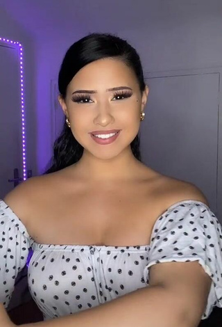 Anissa (@anistxa) #cleavage  «a vos DUOS»