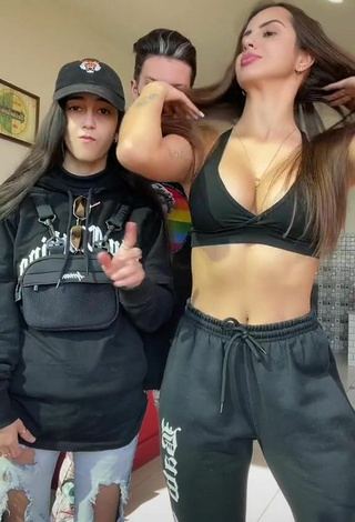 Bianca Jesuino (@biancajesuino_) #sport bra  #black sport bra  #tattooed body  #sport pants  #cleavage  #belly button piercing  #booty dancing  «Vai vai malvadão»