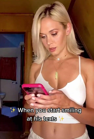 Lauren Compton (@iamlaurencompton) #crop top  #cleavage  #white crop top 