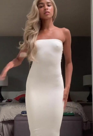 Aleeya Hutchins (@iamsauced) #dress  #pokies  #white dress  #braless  «Can we get some commotion for...»