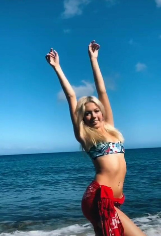 Nicole Nuanez (@colie.1) #belly button piercing  #beach  #bikini top  #floral bikini top  «Bye bye Hawai’i  #bellydance...»