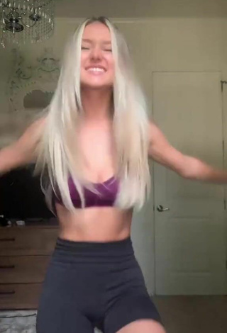 Brooklyn Gabby (@brooklyngabby) #cleavage  #sport bra  #violet sport bra  #legging shorts  #black legging shorts  #bouncing boobs  #booty shaking  «Hey guys what’s up!! I’m just...»