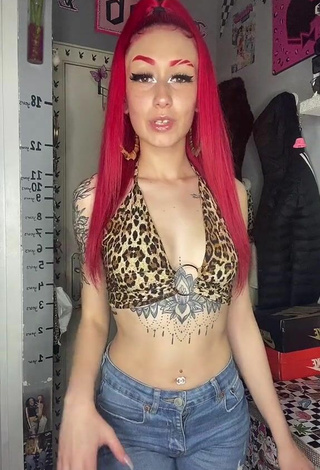 Candela Sartorius (@candelasartorius02) #tattooed body  #belly button piercing  #crop top  #leopard crop top  «Hoy subire nueva foto a...»