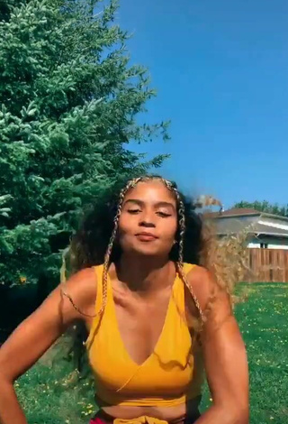 Cassidy J (@casssidy_j) #crop top  #yellow crop top  #shorts  #red shorts  «Top of the sound ?Dc by the...»