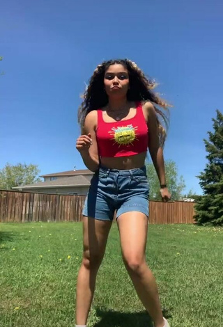 Cassidy J (@casssidy_j) #shorts  #jeans shorts  #crop top  «Their was a giant bug in my shoe...»