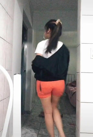 Cinthia Rodrigues (@cinthia) #crop top  #white crop top  #shorts  #orange shorts  «elah faz a sensualidadeh delah»