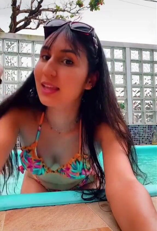 Cinthia Rodrigues (@cinthia) #swimming pool  #cleavage  #bikini  #floral bikini  «Piscina e afins»
