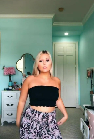 Emerson Ansley (@emersonansley) #tube top  #black tube top  «This is old but we are moving...»