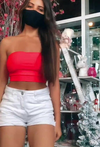 Isa Pinheiro (@isapinheiro_sp) #tube top  #red tube top  #cleavage  #shorts  #white shorts  «Qual horário está vendo este...»