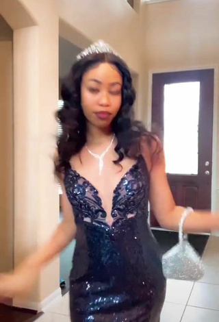 Amya Tolbert (@laatrease) #cleavage  #side boob  #dress  #sequin dress  «me putting back on my prom dress...»