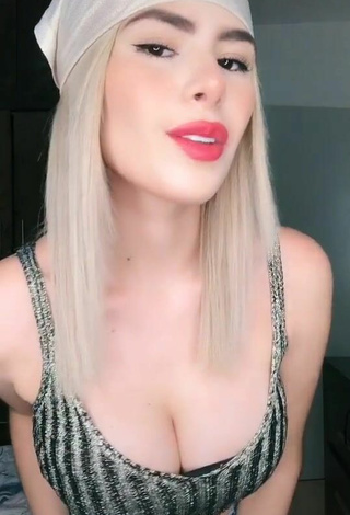 Mafer Payan (@mafpayan1_) #crop top  #striped crop top  #cleavage  #red lips  «estare siguiendo a muchos de...»
