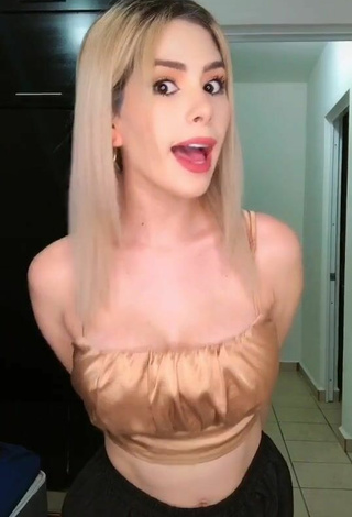Mafer Payan (@mafpayan1_) #crop top  #cleavage  #golden crop top  «a tu 2 @ le gusta todo de ti...»