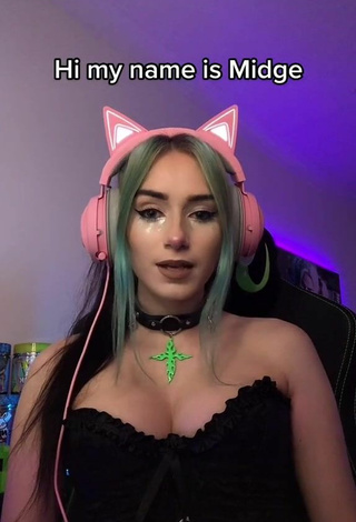 Georgie Rubery (@midgegee) #cleavage  #sexy  «That’s me  ‍♀️ what’s yours...»