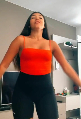 Noa Planas (@noaplanas) #cleavage  #top  #red top  #legging shorts  «@ondreazlopez   Cosa ne pensate...»
