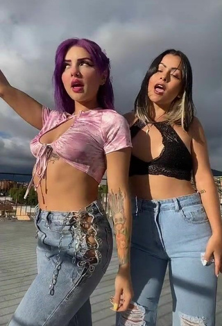 Paulina Usuga (@paulinausugaa) #crop top  #cleavage  #tattooed body  #twerk  #jeans pants  #side boob  #pink crop top  «@yuliethyuyis_ #fypシ #parati...»