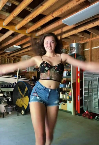 Rachel Pizzolato (@rachel_pizzolato) #crop top  #cleavage  #jeans shorts  #see through crop top  #bouncing boobs  «Happy Easter  @karaleighcannella...»