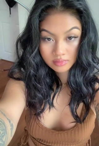 Carly Sarah (@rly.cxrly) #crop top  #cleavage  #tattooed body  #brown crop top  «10/10 #fyp»