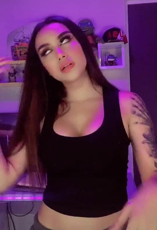 Alejandra Trevino (@soyaletrevino) #crop top  #cleavage  #tattooed body  #black crop top  «♥️ #protagonista #amarte #fyp»