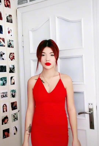 Sude Naz Bulut (@suddebulut) #cleavage  #tattooed body  #dress  #red dress  #red lips  «Ailemizin bize vereceği isimle...»