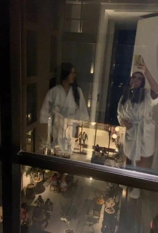 Valentina M (@valenmelga8) #bathrobe  «Bdayyyyyy»