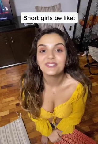 Victoria Vida (@victoriavida1) #cleavage  #crop top  #yellow  crop top  «#thegirlwiththestool...»