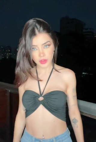 Vee Castro (@vidcg) #cleavage  #tattooed body  #crop top  #pokies  #bouncing boobs  #jeans pants  #belly button piercing  «dc: @carol18ferreira #foryou #fy»