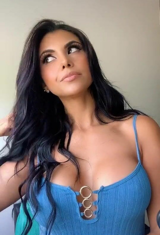 Yesli Gomez (@yesligomezfit) #pokies  #cleavage  #side boob  #braless  #big boobs  «Jajaja y si   ‍♀️»