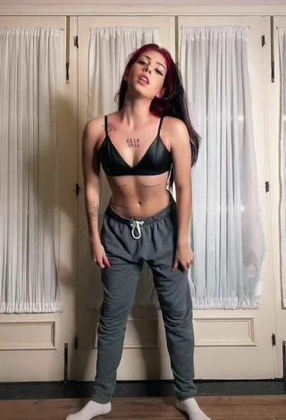 Amanda C (@_costamanda) #bra  #black bra  #cleavage  #tattooed body  #pants  #sport pants  «dc: @juhmazzocco»