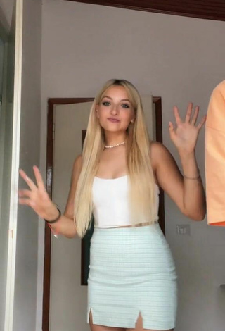 Aurorabaru (@aurorabaru) #crop top  #white crop top  #cleavage  #skirt 