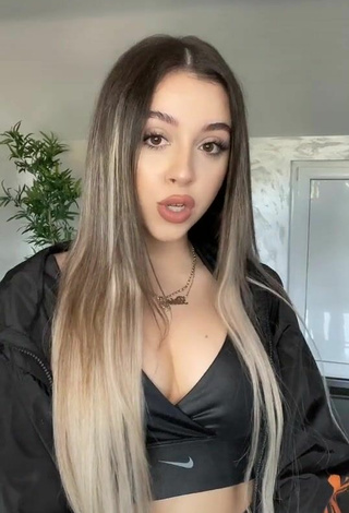 Bianca Lixandru (@bibi.official) #sport bra  #black sport bra  #cleavage  #pants  «#foryou»