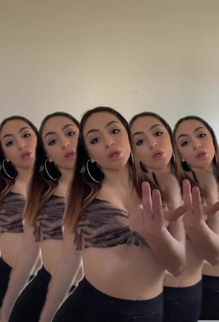 Cora & Marilu (@cora.e.marilu) #cleavage  #bra 