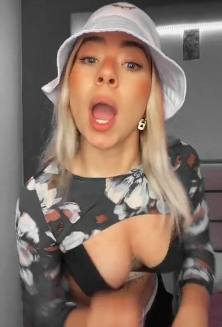 Chantall Pizzino (@dcpizzino) #cleavage  #crop top  #bouncing boobs  #booty dancing  #tattooed body  «BubbleGum  @lelepons...»