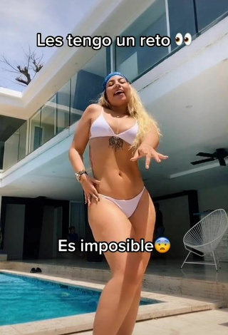 Chantall Pizzino (@dcpizzino) #cleavage  #bikini  #white bikini  #tattooed body  #booty dancing  #bouncing boobs  #swimming pool  «Es imposible  Tiki tiki no deja...»