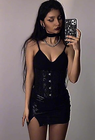 Erica Vasconcelos Borges (@erica.vasconcelos) #cleavage  #black corset 
