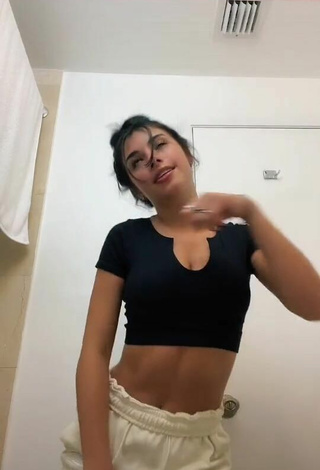 Ferchu Gimenez (@ferchugimenez) #cleavage  #crop top  #black crop top  #shorts  #booty dancing 