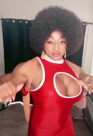 Monique Jones (@fitnique) #cleavage  #dress  #big boobs  #tattooed body  #booty dancing 