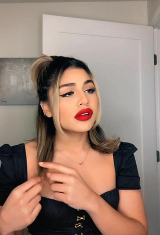 Gabriela Bandy (@gabriela.bandy) #cleavage  #crop top  #black crop top  #red lips  «Me telling my therapist about my...»