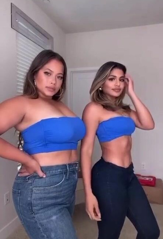 Gabriela Bandy (@gabriela.bandy) #cleavage  #tube top  #blue tube top  «And that’s on holding it in...»