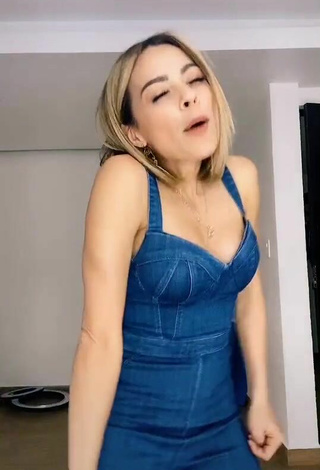 Gabriela Ramirez (@gabyramiirezz) #cleavage  #bodysuit  «#tiktok #viral #parati #baile»