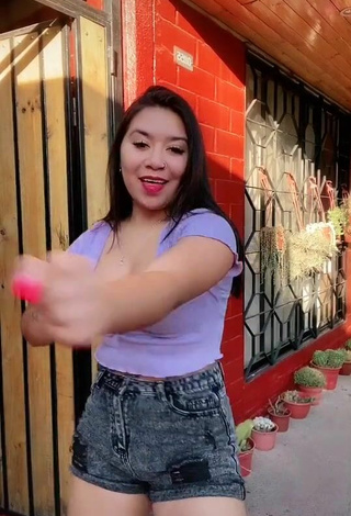 Christel Quiroz (@hermosilla___a) #cleavage  #crop top  #purple crop top  #shorts  #booty dancing  «Like si ves a la liby ❤️...»